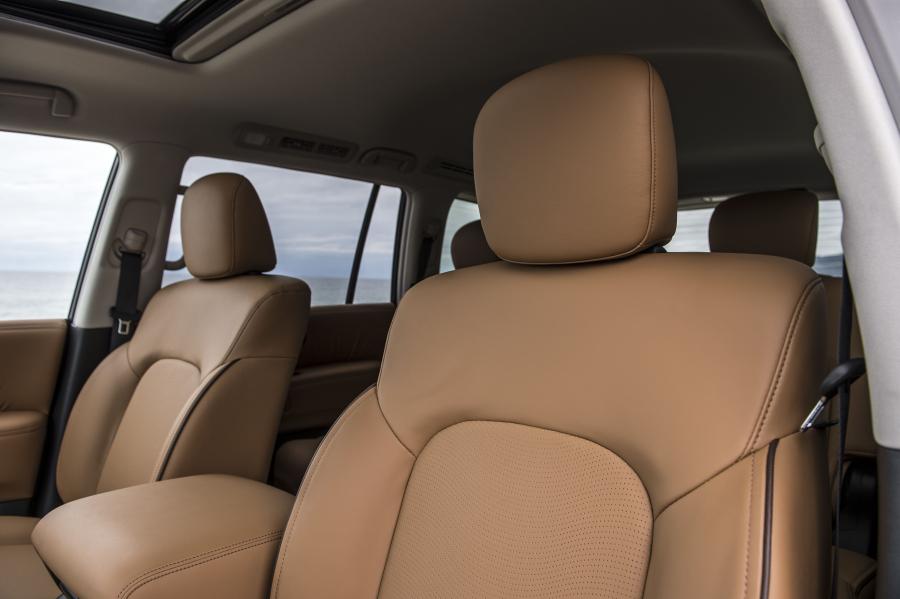 Детали интерьера Infiniti QX80 5.6 Signature Edition 2017 года  (NA) (фото 7 из 11)